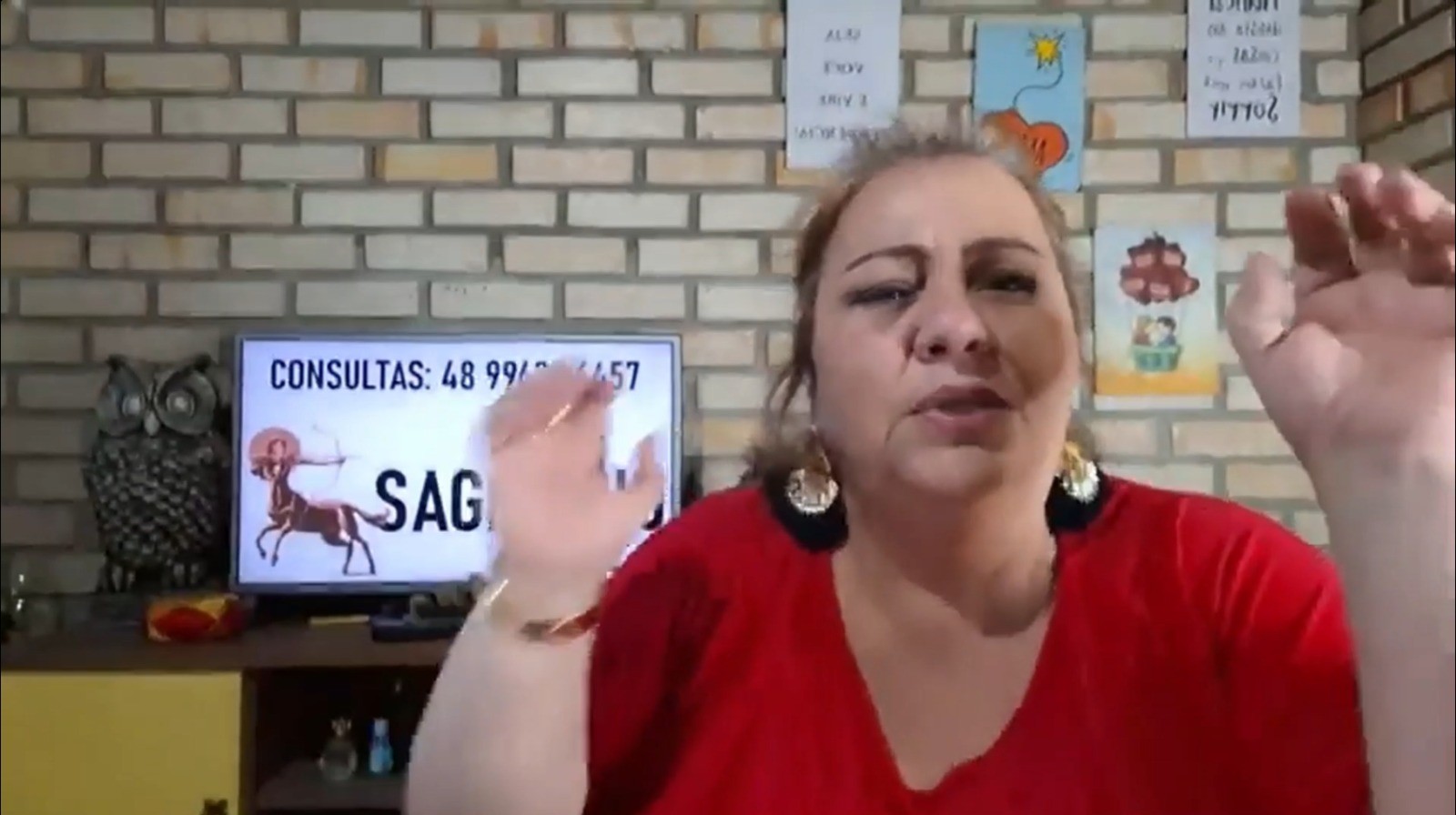 Taróloga encerra live após tiros e vítima invadir casa pedindo socorro em Camboriú; VÍDEO