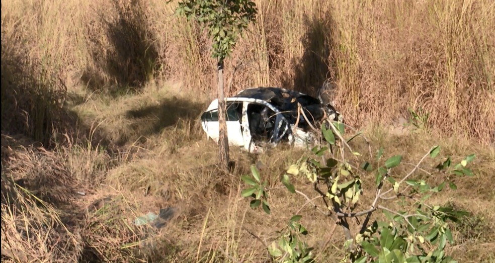 Acidente aconteceu na BR-135, entre as cidades de Riachão das Neves e Barreiras, no oeste do estado — Foto: Reprodução/TV Oeste