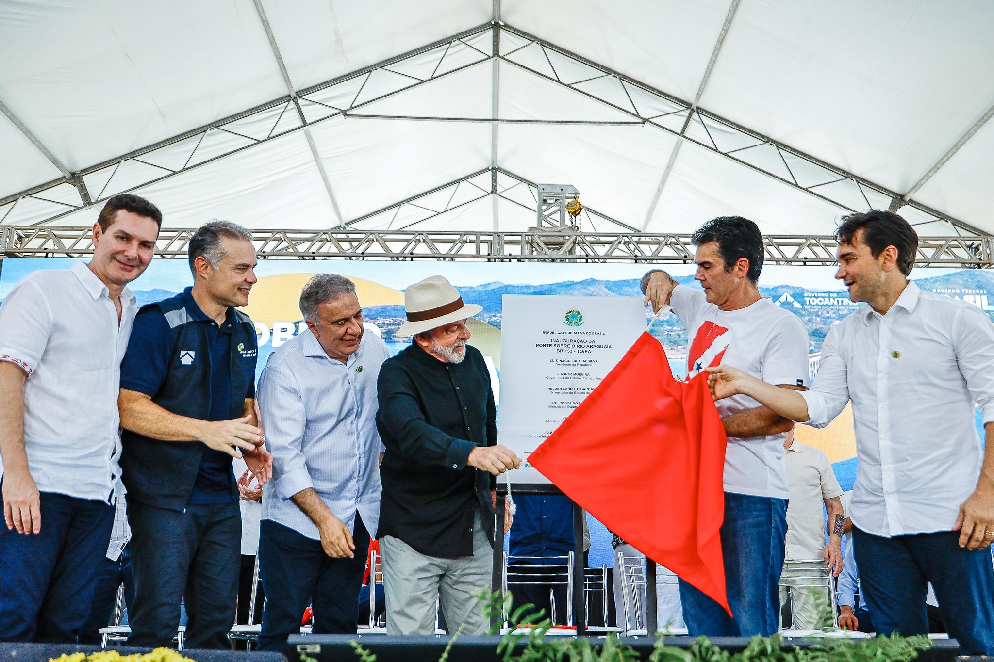 É #FAKE que vídeo mostre gritos de 'Lula, ladrão, seu lugar é na prisão' em inauguração de ponte entre PA e TO; áudio foi manipulado