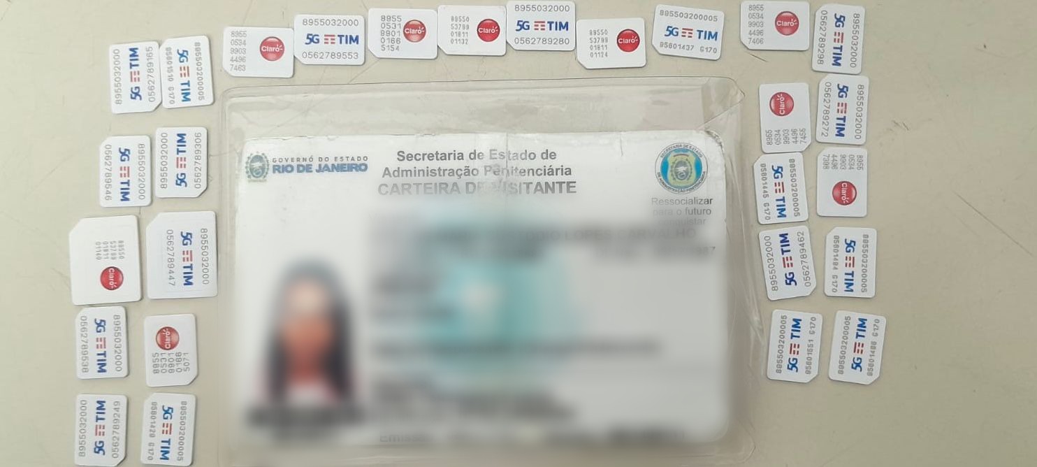 Visitante é flagrada tentando entrar com 27 chips de celular em presídio de Campos
