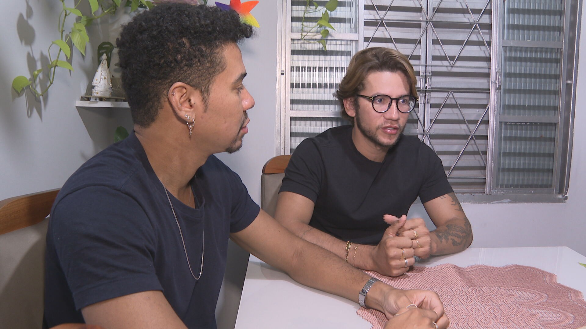 Casal do DF denuncia ter sofrido homofobia de padre durante casamento