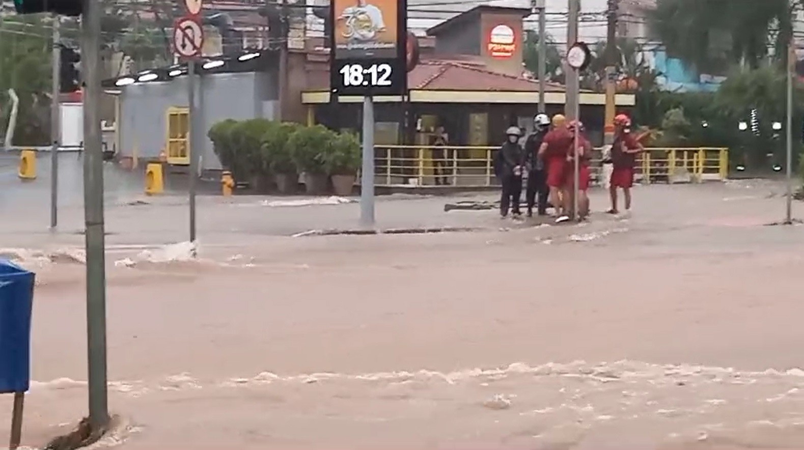Chuva volumosa alaga imóveis e bloqueia ruas e avenidas em Campinas; veja locais afetados