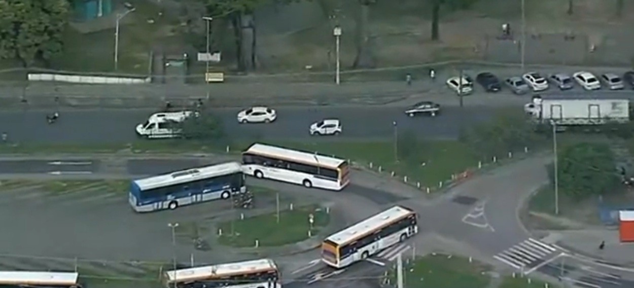 Homem é atropelado por BRT dentro de terminal em Paulista; em setembro, mulher morreu no mesmo local