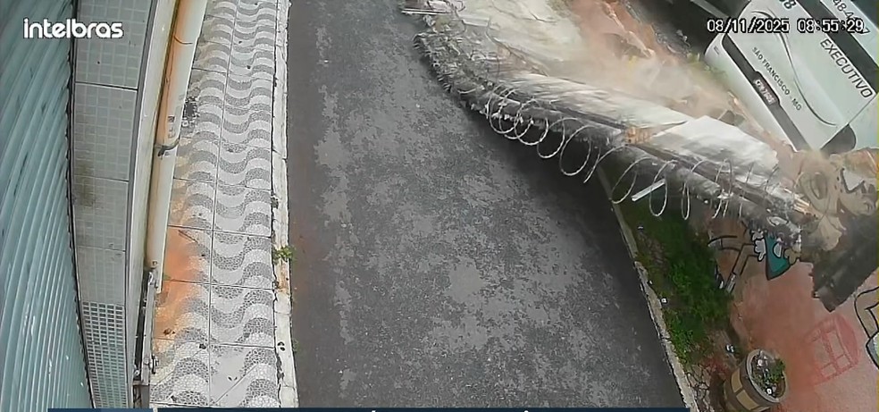 Queda de muro mata três pessoas em SP — Foto: TV Globo