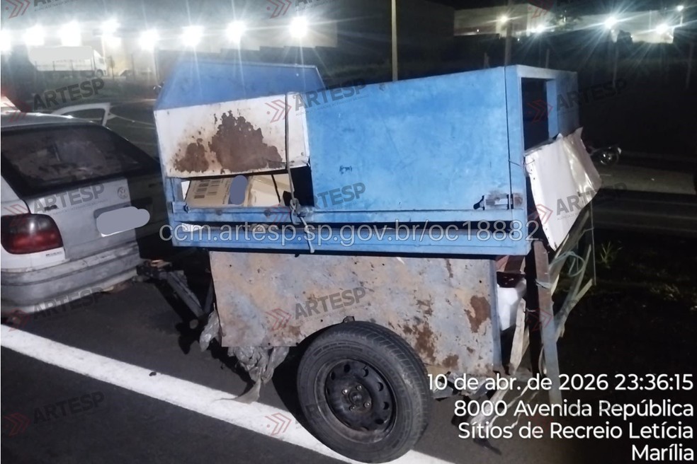 1 de 1
Motociclista morre ap&oacute;s bater contra carretinha e ser atropelado por outro carro em rodovia de Mar&iacute;lia (SP) &mdash; Foto: Reprodu&ccedil;&atilde;o/Artesp