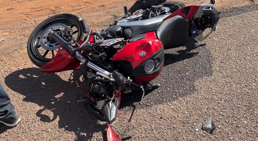 Motociclista fica ferido após acidente em Rio Preto (SP) — Foto: Gridânia Brait/TV TEM