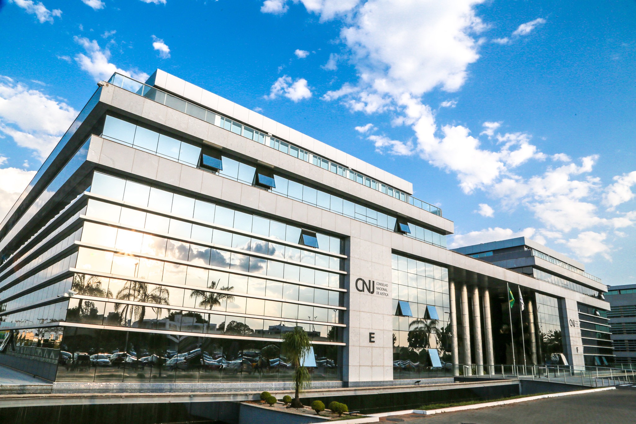 CNJ suspende promoção e destaca norma de igualdade de gênero