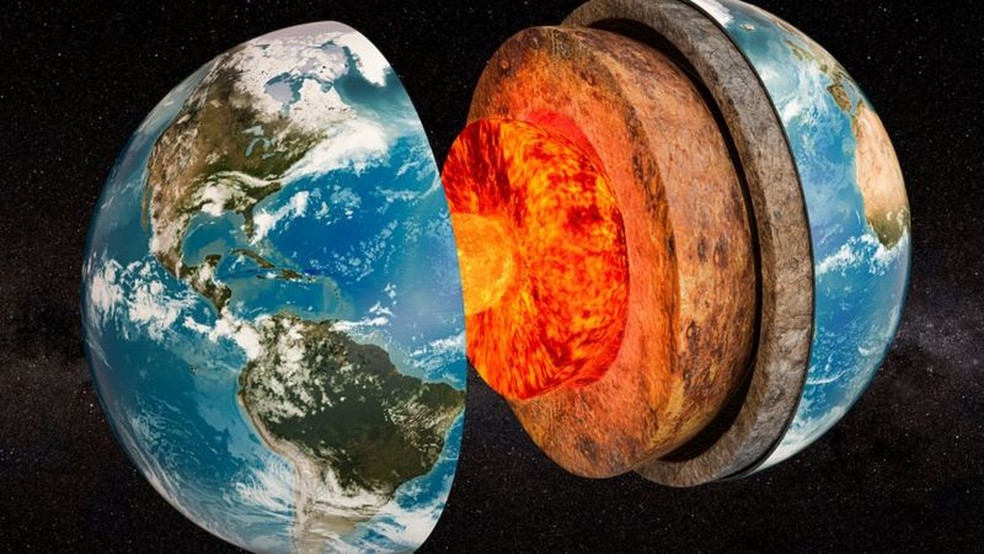As montanhas no interior da Terra ficam entre o núcleo metálico do planeta e o manto rochoso circundante — Foto: Getty Images via BBC