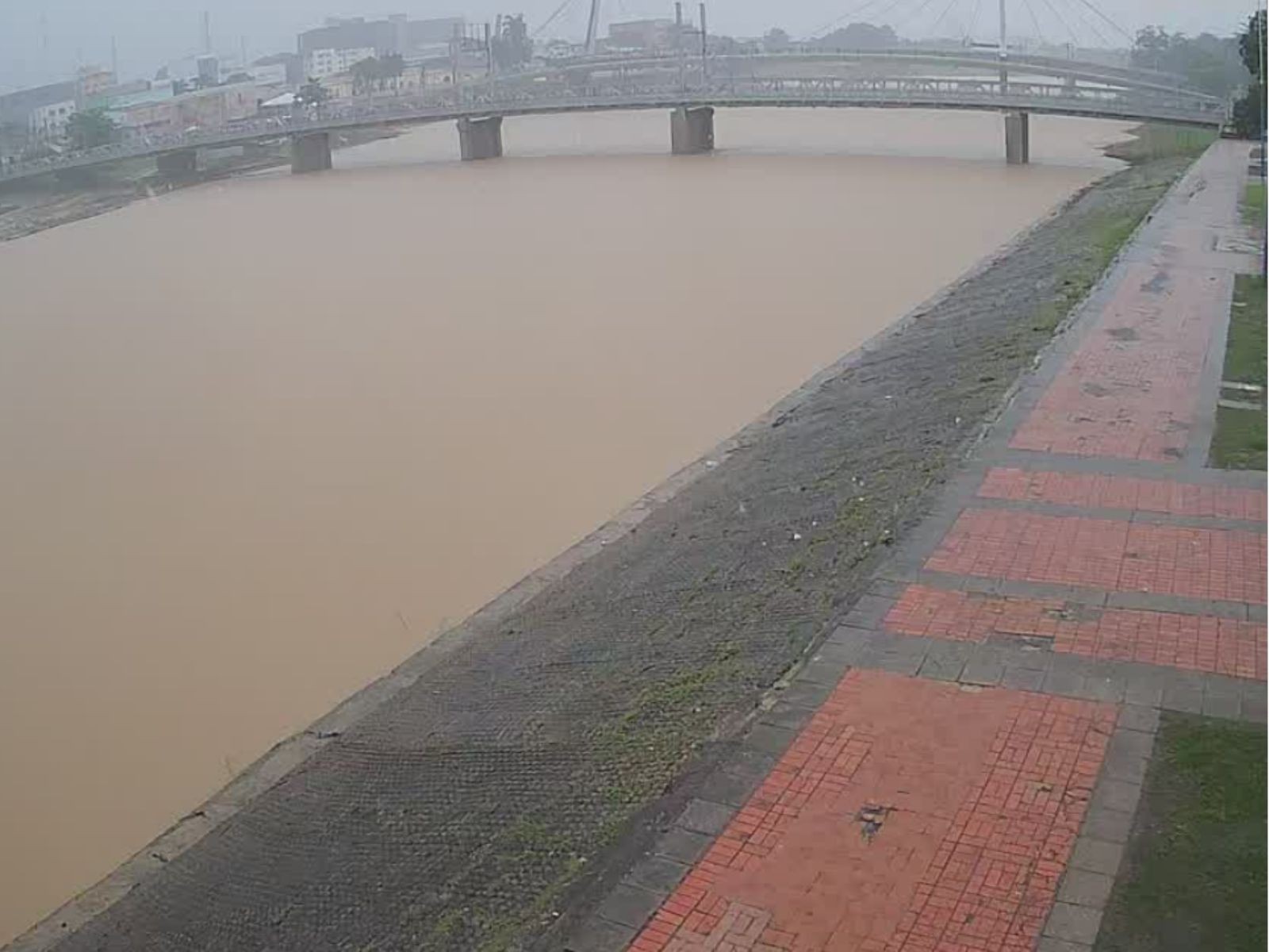 Chuva vem aí! Acre perto de cheia de novo em Rio Branco.