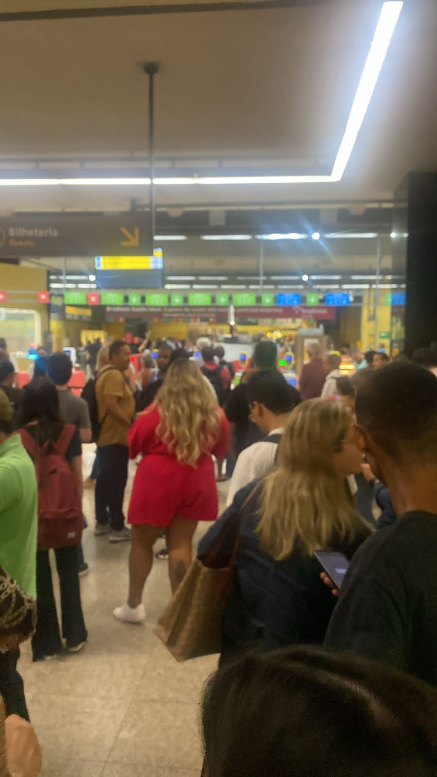 MetrôRio tem cinco estações fechadas após acesso indevido aos trilhos