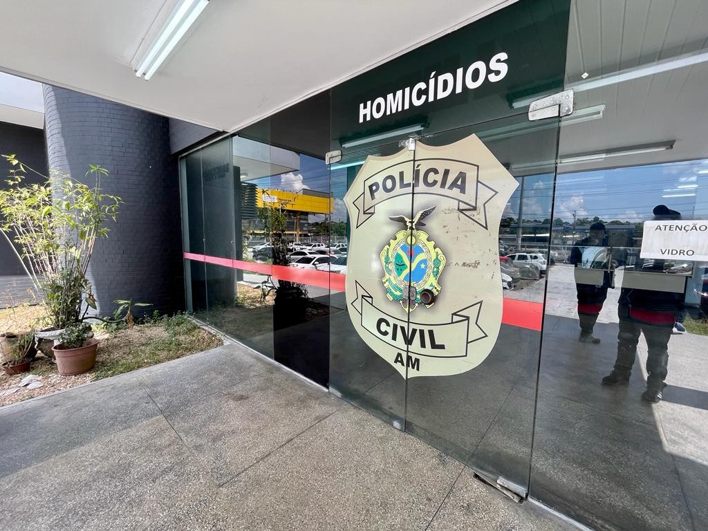 Polícia faz buscas por corpo de ex-PM morto em 2019 após filho confessar crime em Manaus; suspeito é preso