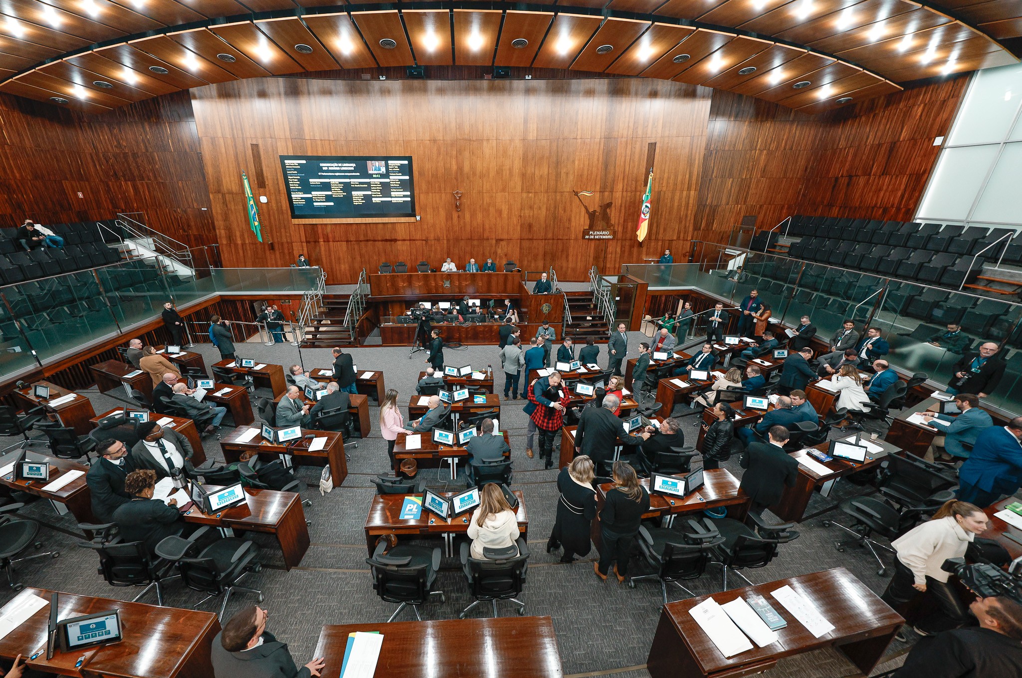 Assembleia do RS cancela sessão que votaria reestruturação de carreiras do funcionalismo