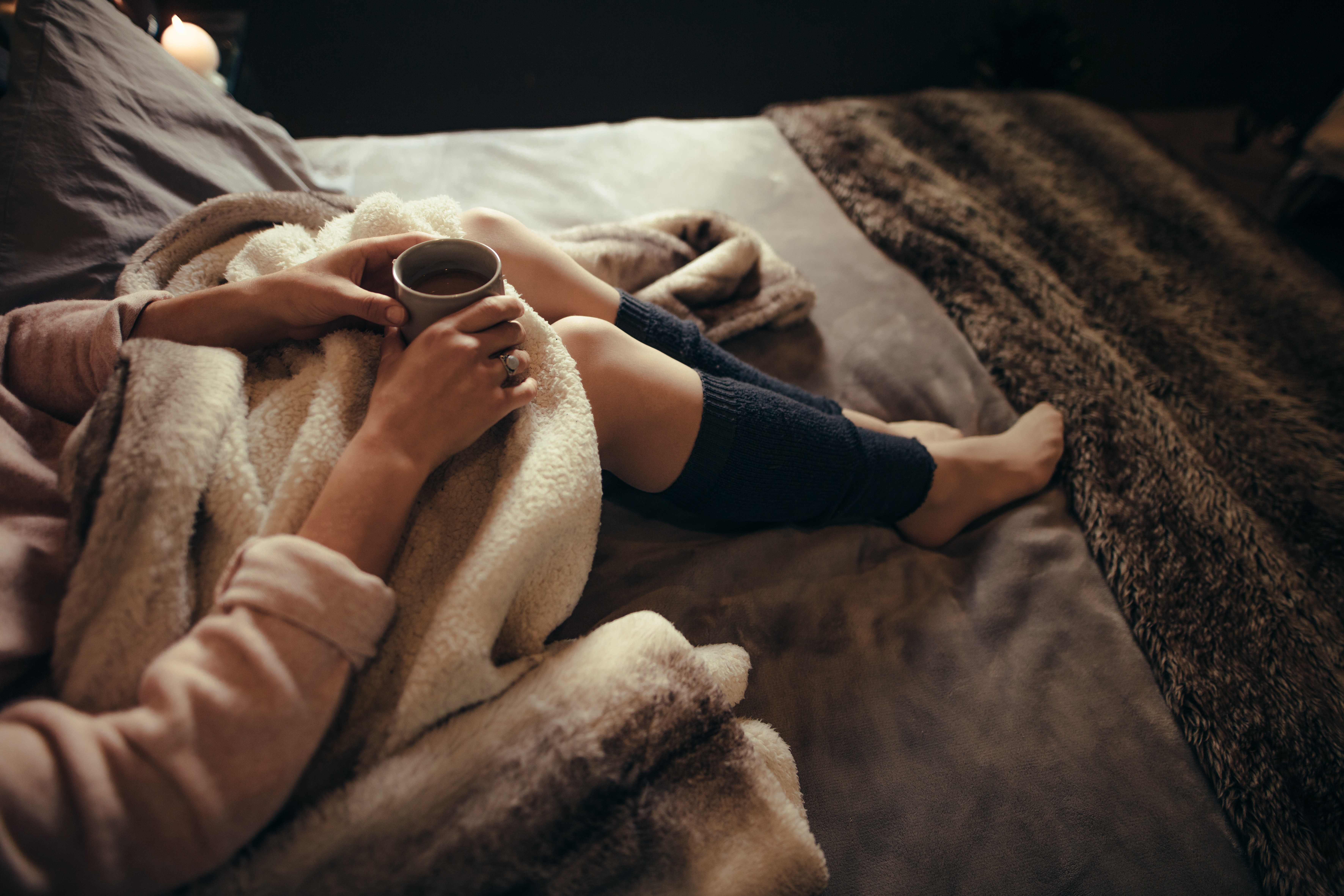 Xô, preguiça: entenda por que bate aquele desânimo no frio e o que fazer