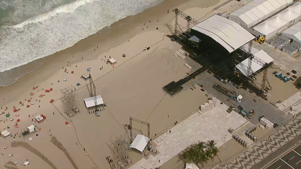 Palco do show de Lady Gaga já está sendo montado — Foto: Reprodução/TV Globo