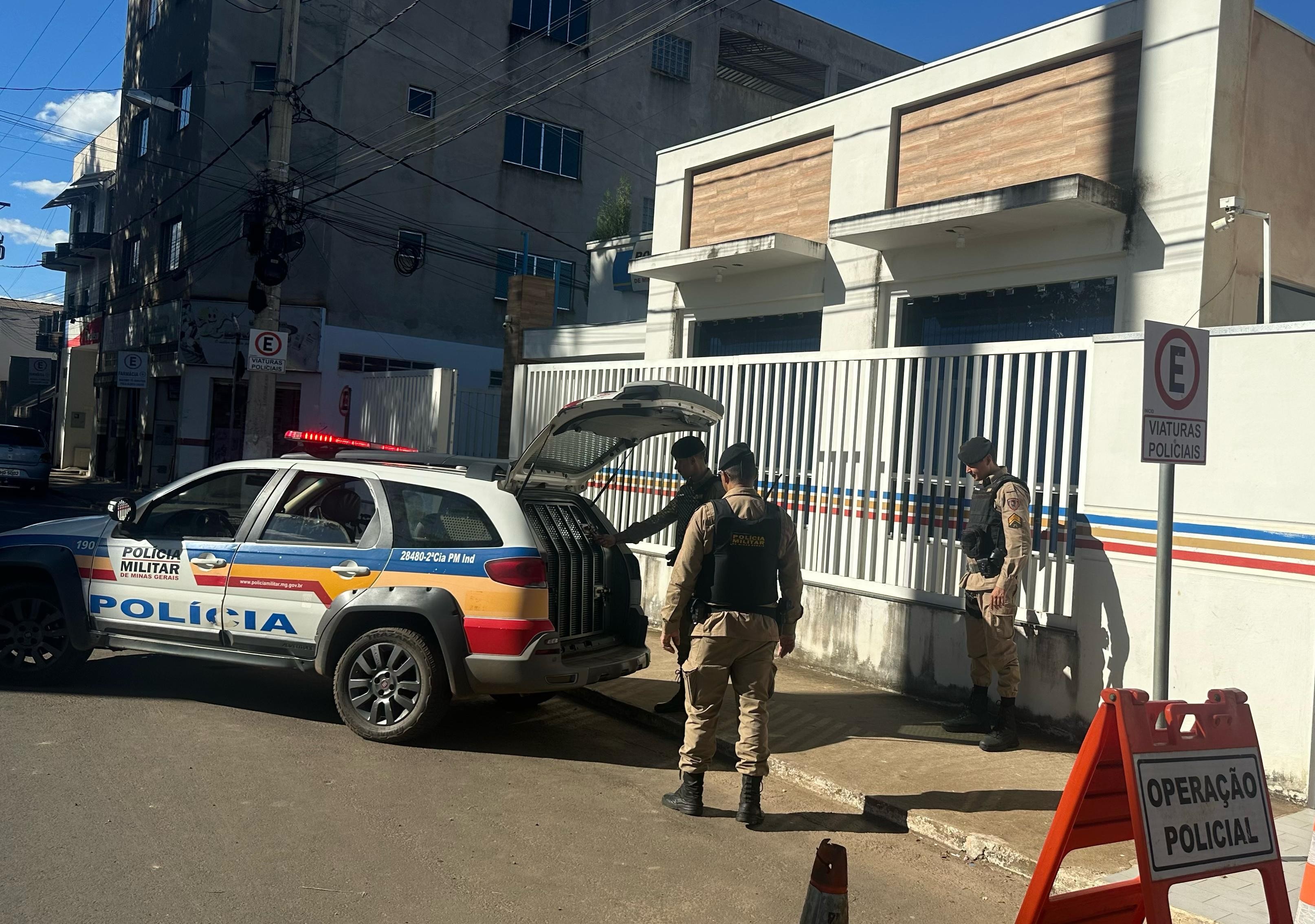 Foragido da justiça de SP por roubo e tráfico fornece nome falso durante abordagem, mas acaba preso em MG