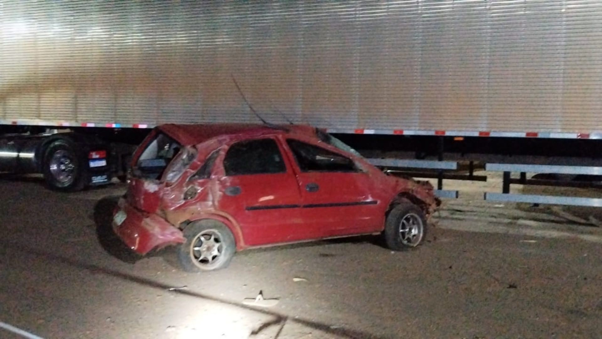 Dois morrem em capotamento de carro na MG-427 em Água Comprida