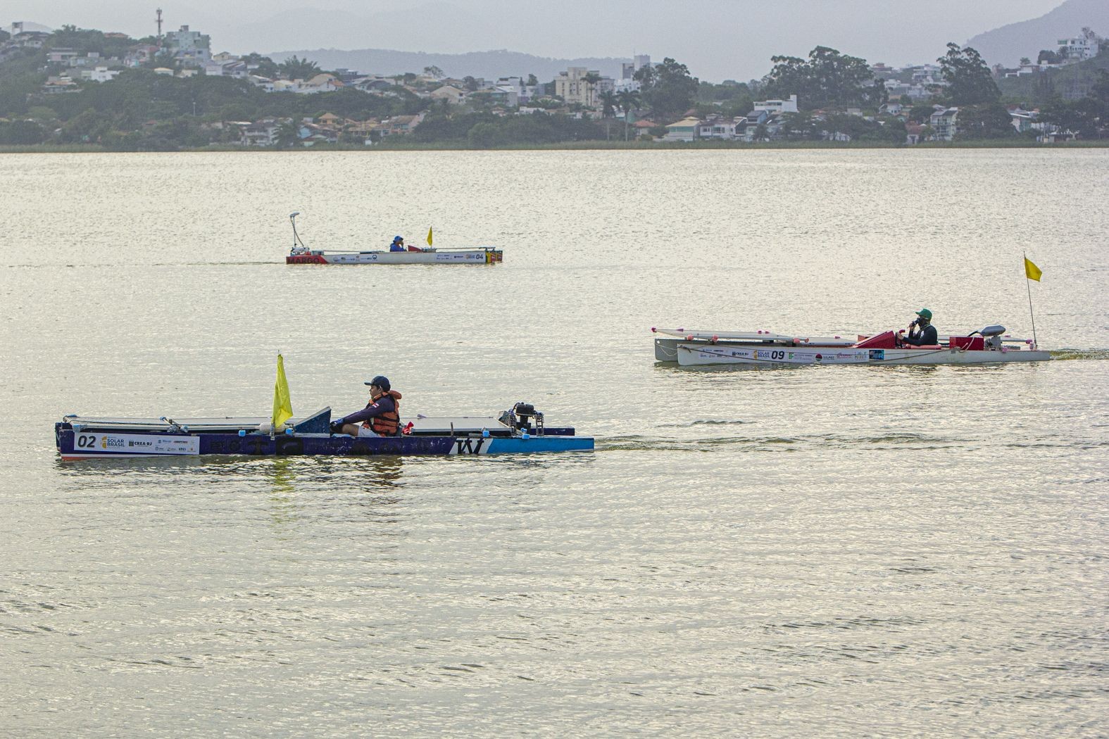 Alunos da rede pública pilotam barcos solares no Desafio Solar Brasil