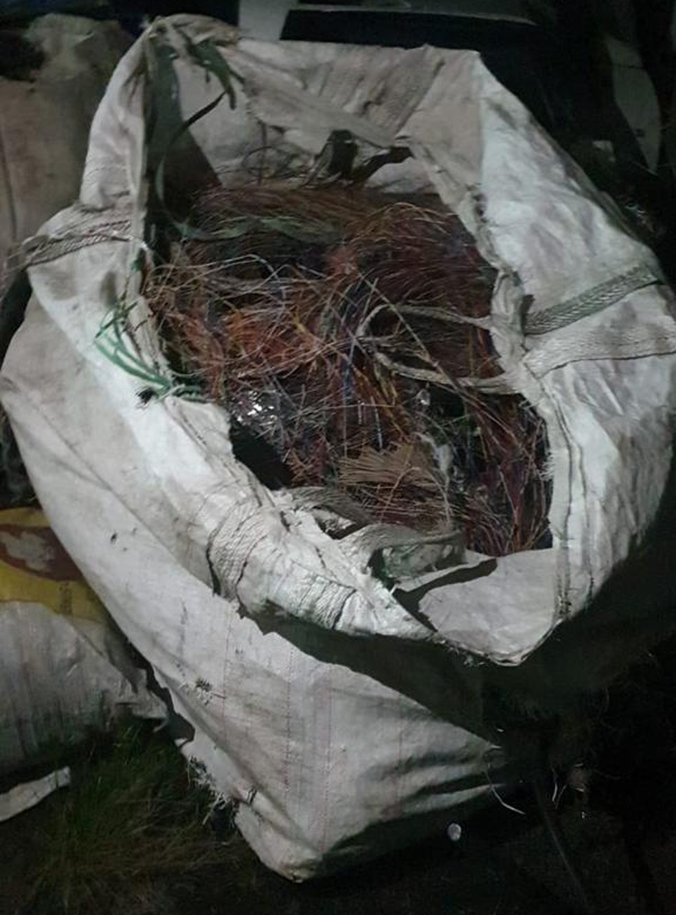 Cerca de meia tonelada de fios de cobre são apreendidas em Salvador — Foto: Divulgação/SSP-BA