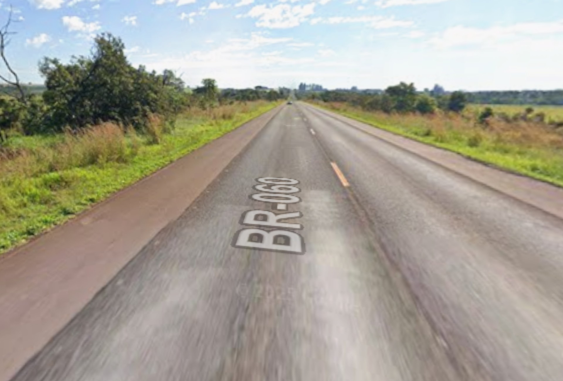 Ciclista de 44 anos morre após ser atropelado por picape na BR-060 em Sidrolândia