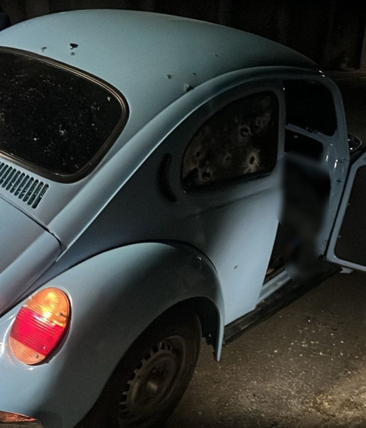 Homem é morto a tiros dentro de fusca em Quatis 