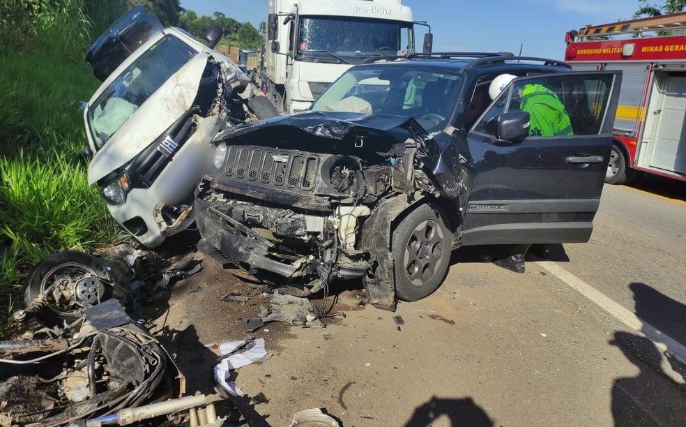 Motociclista morre em acidente entre três veículos na BR-459, em Pouso Alegre, MG — Foto: Polícia Militar Rodoviária