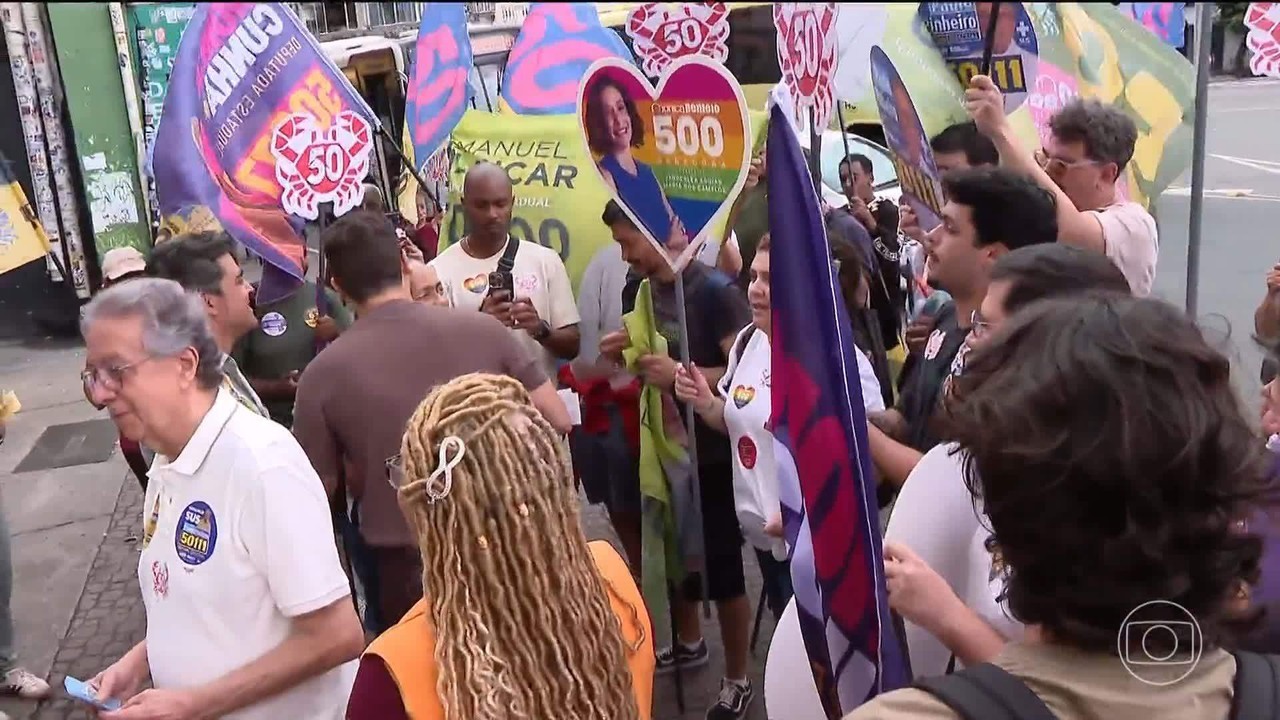 William Siri na UPA da Tijuca conversando com eleitores