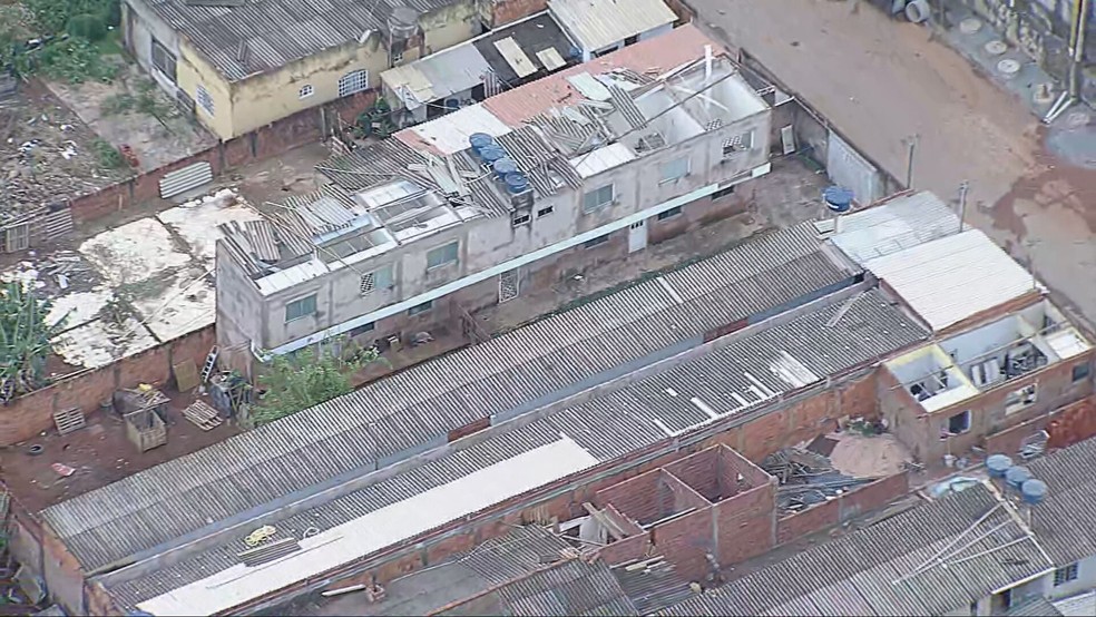Casas são danificadas após tempestade em Planaltina, no DF, em 16 de setembro — Foto: TV Globo