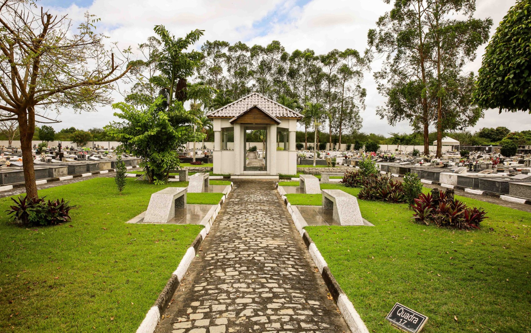 Dia de Finados tem programação especial em cemitérios de Feira de Santana e região; confira horários