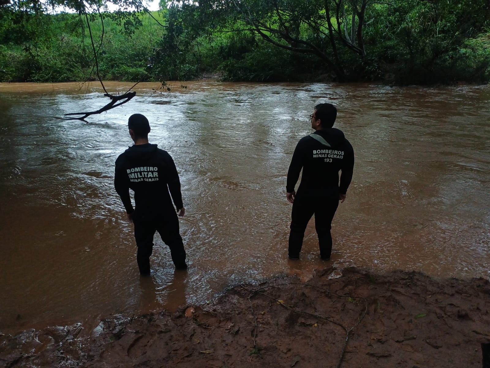 Idoso é levado por correnteza ao atravessar córrego a cavalo e corpo é encontrado a 200 km do local do desaparecimento em MG