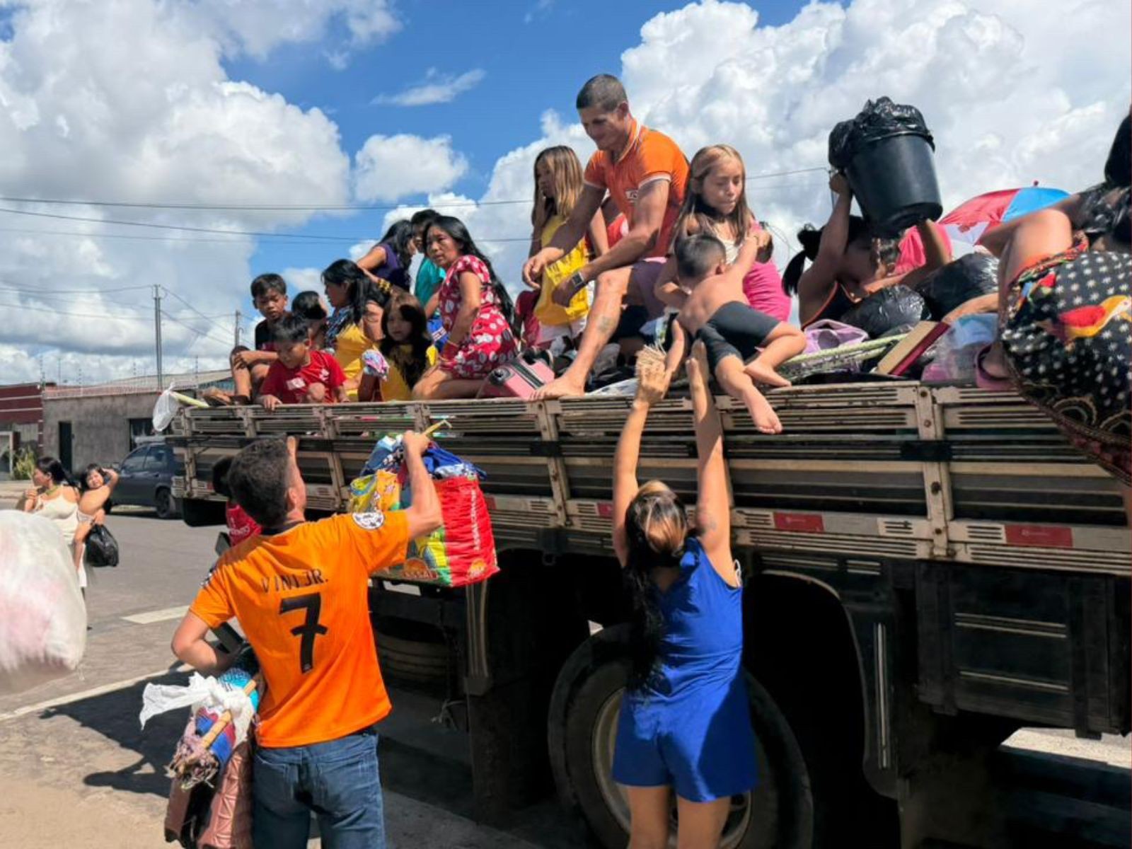 Com vazante do Rio Juruá, todas as famílias que estavam em abrigos voltam para casa em Cruzeiro do Sul