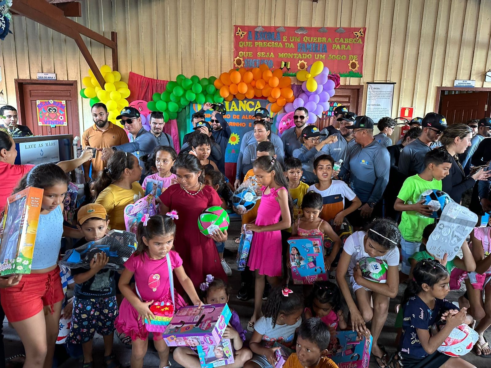 'Jet Club Santarém' realiza ação e distribui brinquedos para crianças da comunidade Tapará