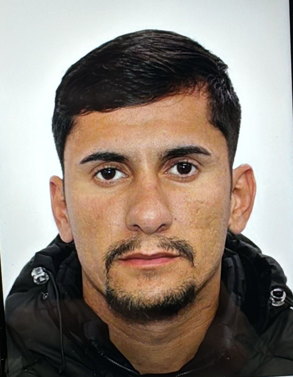 Gabriel Braga Munhe, conhecido como GB, suspeito de chefiar uma milícia em Seropédica (RJ) — Foto: Reprodução