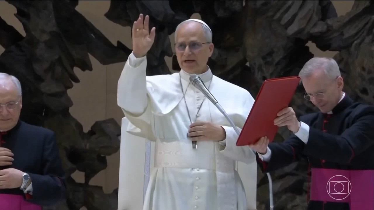 Corpo de Santa Teresa d'Ávila é exposto ao público na Espanha mais de 400 anos após sua morte