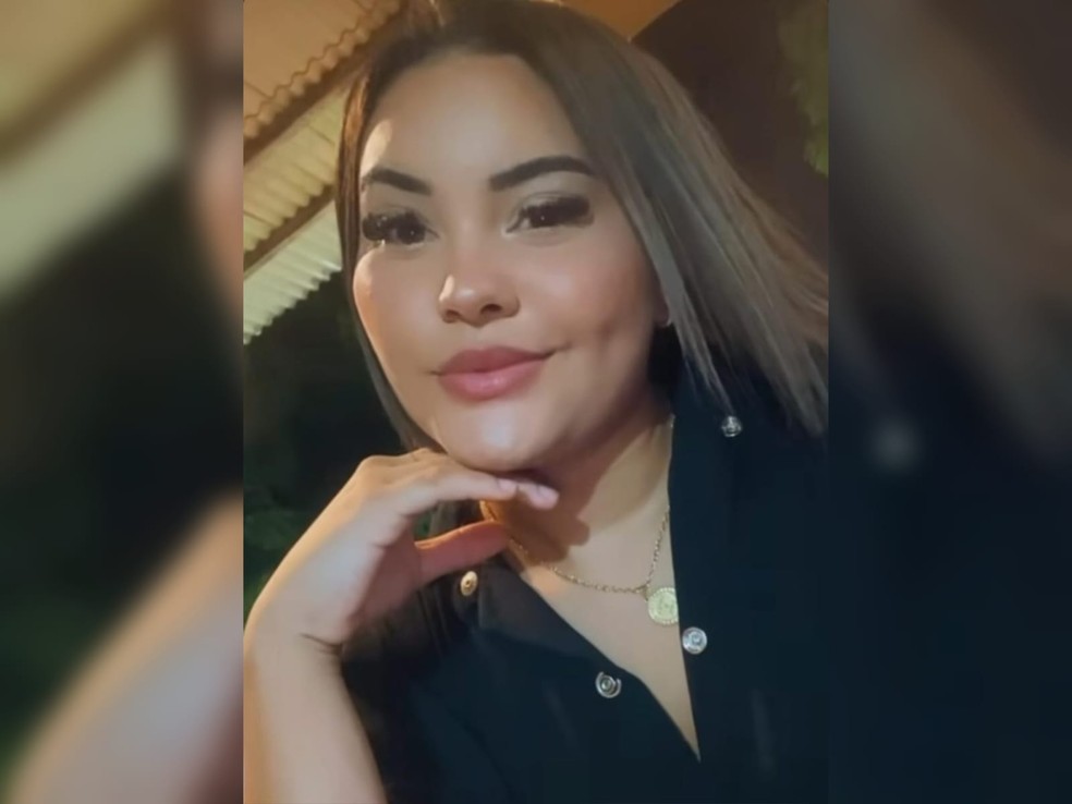 Amanda Lino, de 19 anos, morreu após bater a moto de frente com caminhonete na BR-403, em Acaraú. — Foto: Arquivo pessoal