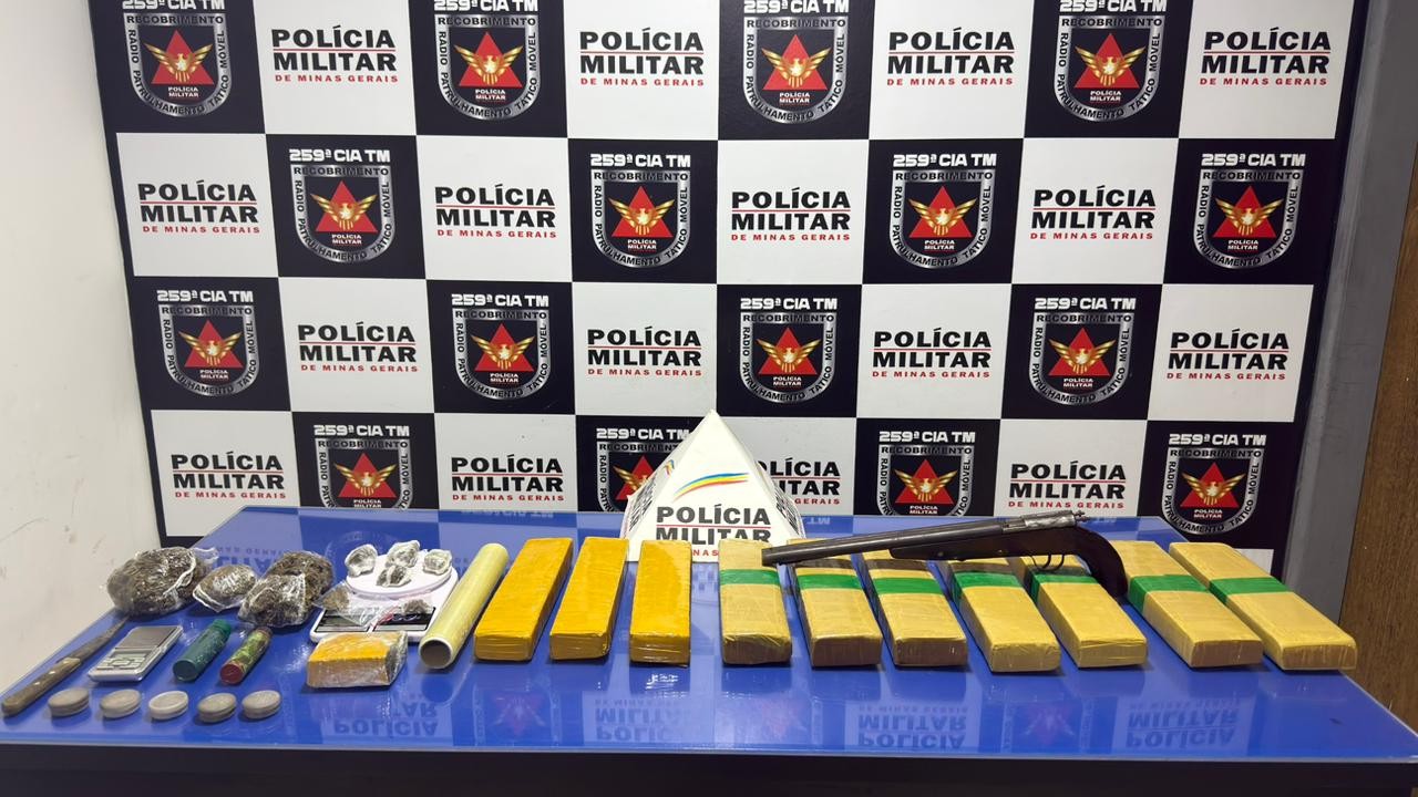 Homem é preso com barras de maconha escondidas em colchão e porta-malas de carro, em Pirapora