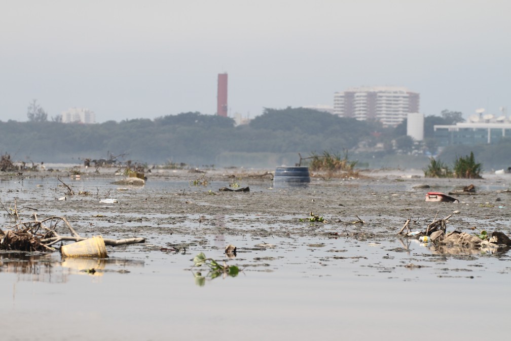 Acidente na Baía de Guanabara lança luz a problema ambiental e social