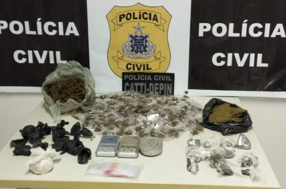 Polcia Civil desarticulou centro de distribuio de drogas em Feira de Santana — Foto: Ascom PC