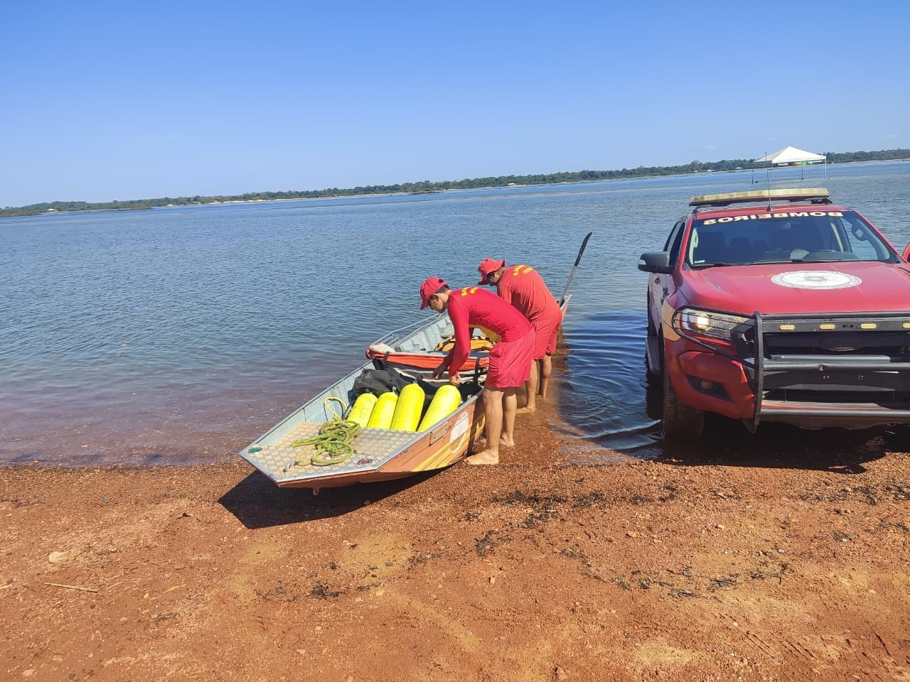 Pescadores encontram corpo de homem boiando próximo à cachoeira  