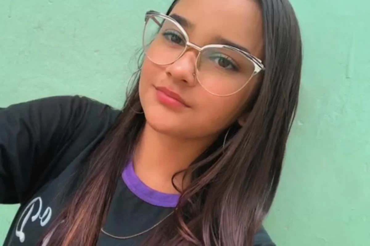 Adolescente de 16 anos morre após sofrer descarga elétrica enquanto pranchava o cabelo na Bahia