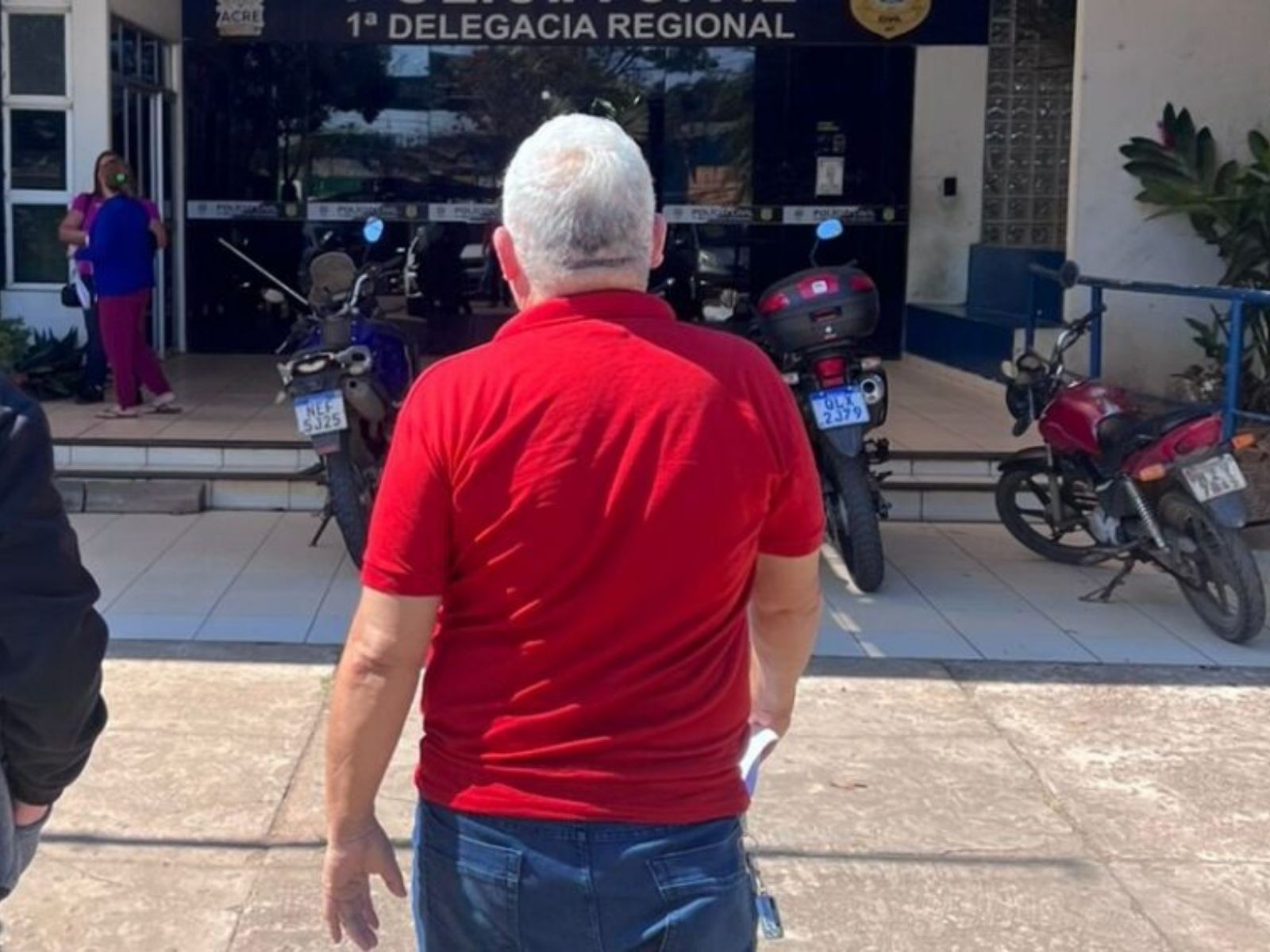 Homem é preso após se passar por advogado e dar golpe de R$ 13 mil em idosa no Acre