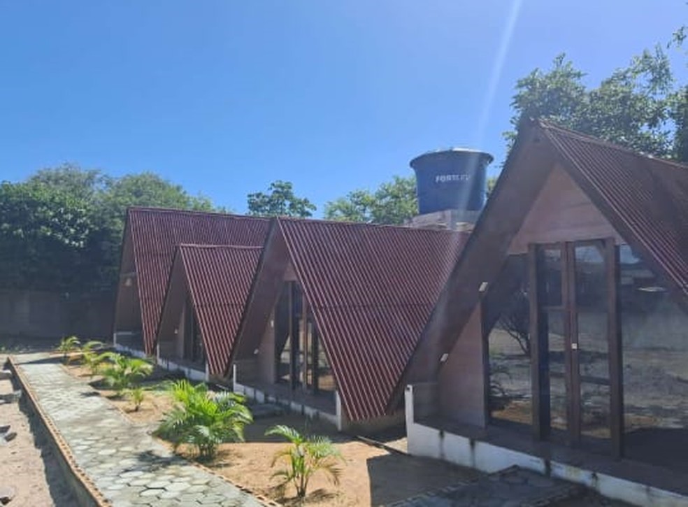 Chalés estavam prontos para alugados em breve — Foto: Cedida