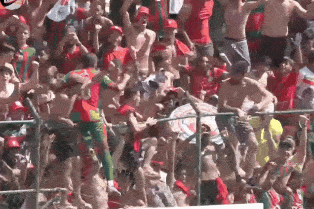 Alambrado desaba com jogador comemorando gol do título Paulista A3; VÍDEO