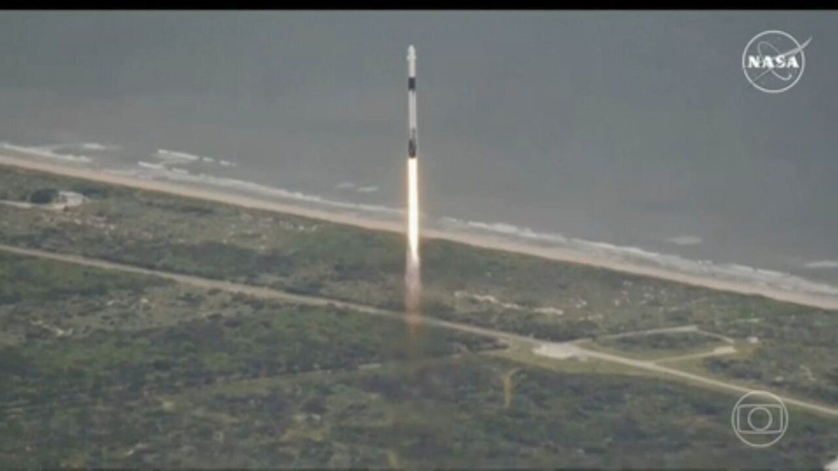 Lançado foguete para resgatar dois astronautas presos na Estação Espacial Internacional