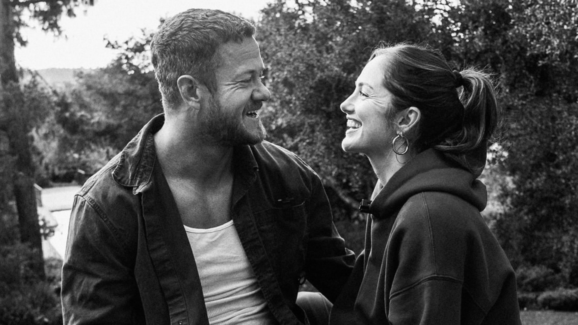 Dan Reynolds, do Imagine Dragons, e atriz Minka Kelly terminam namoro, diz revista