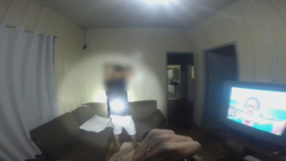 Vítima de violência doméstica liga para Guarda Municipal e finge pedir pizza para pedir socorro — Foto: Reprodução/RPC