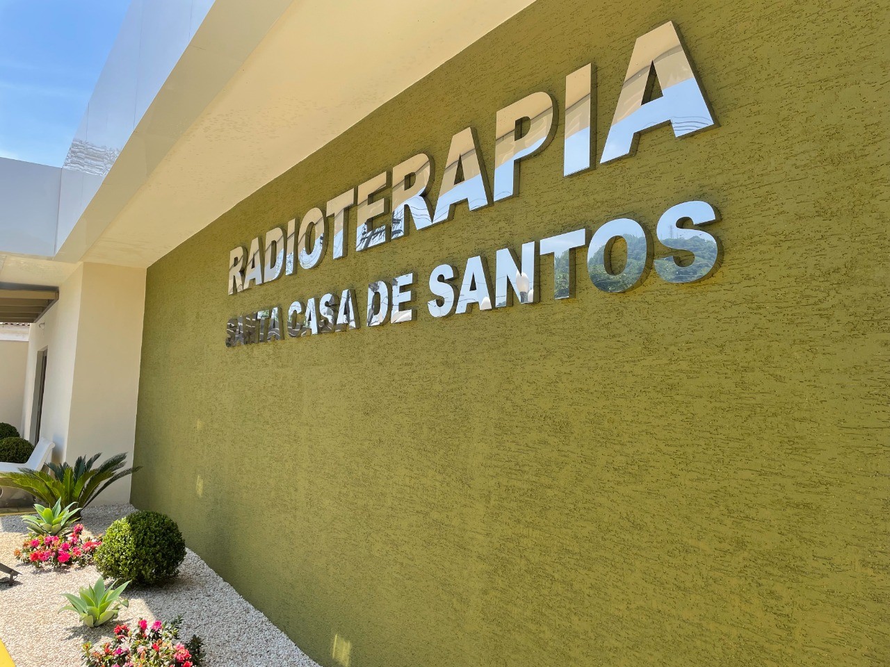 Santa Casa de Santos recebe novo equipamento e deve dobrar tratamento com radioterapia; entenda