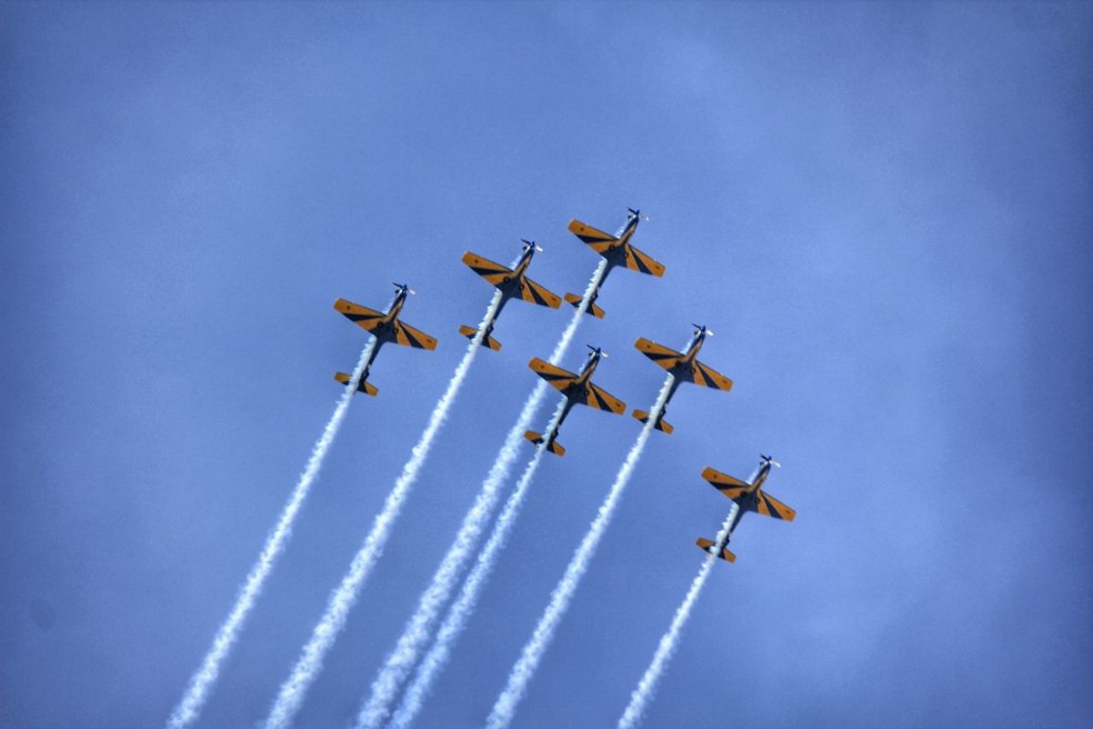 Acrobacias da Esquadrilha da Fumaça na AFA em Pirassununga durante o Domingo Aéreo — Foto: Fabio Rodrigues/ g1