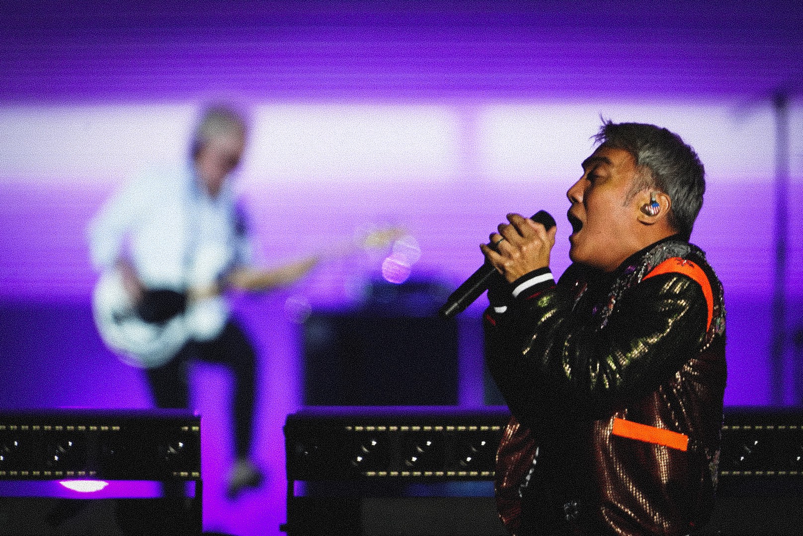 Journey causa vergonha alheia em show do Rock in Rio que já é um dos piores da edição; leia crítica