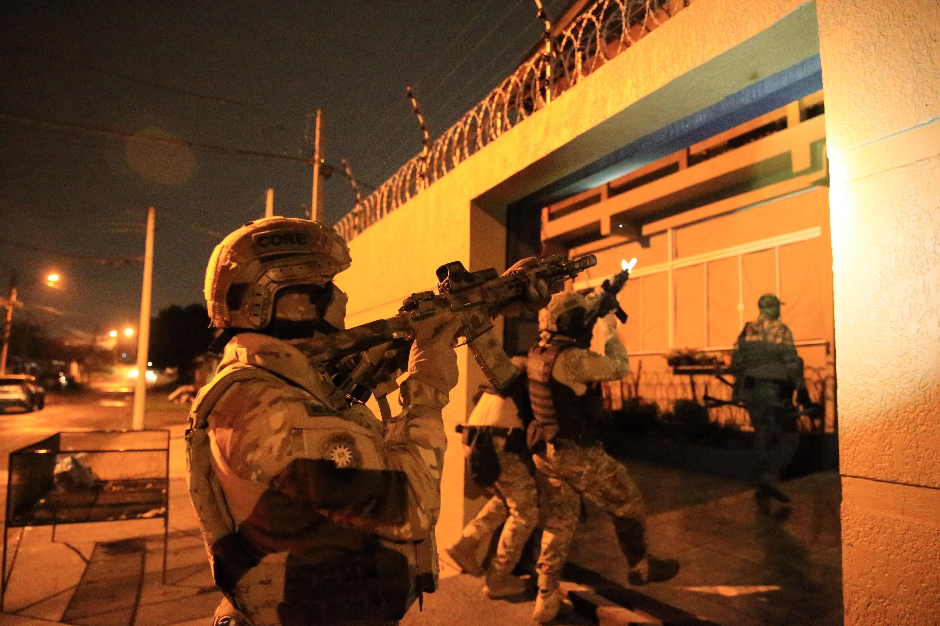Polícia prende grupo criminoso suspeito de expulsar moradores de condomínios para traficar drogas em Canoas