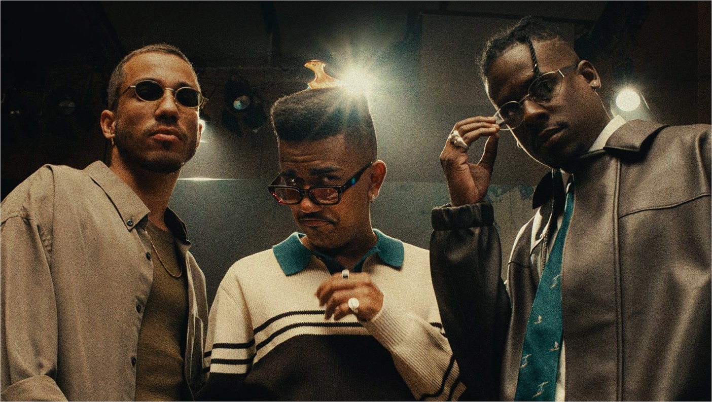 Os Garotin aproveitam o momento de ascensão nacional e fazem turnê para o Brasil cantar e dançar ao som do trio